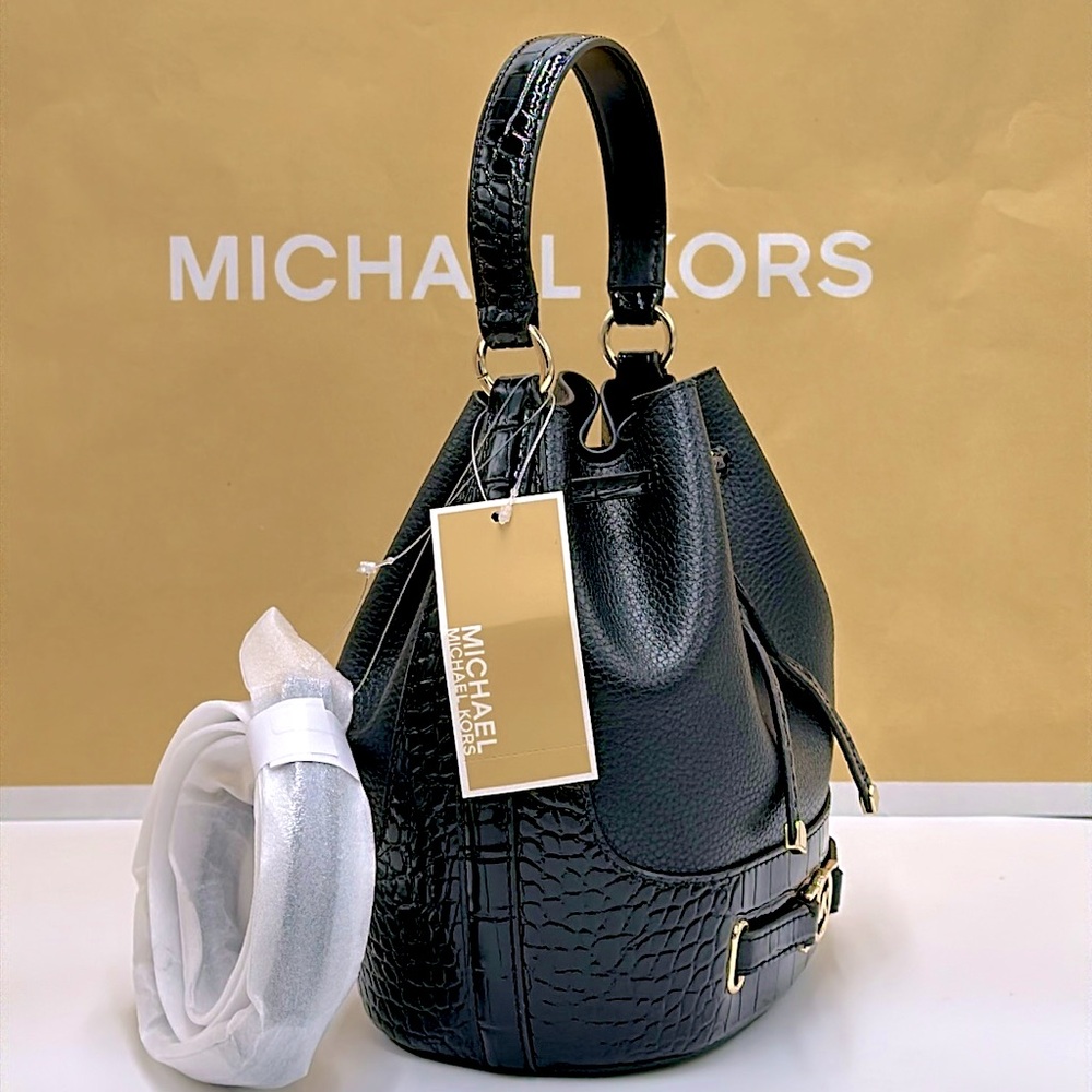 MICHAEL KORS
Reed Medium Pebbled Leather Belted Bucket Messenger Satchel Crossb - Picture 3 of 15